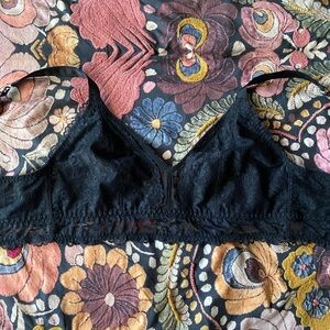 Savage X Fenty Black Lace Wireless Bralette NWT - Tagged 1X but Fits XS / S